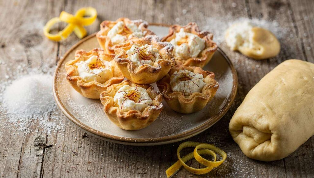 Pardulas sarde con ricotta fresca e zafferano di San Gavino: i dolcetti di Pasqua pronti in 30 minuti